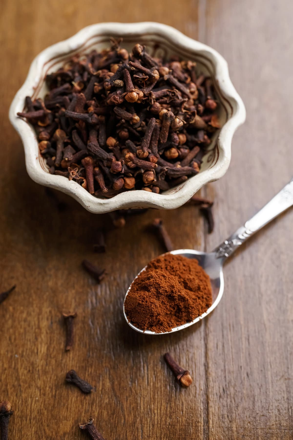 Cloves Ground